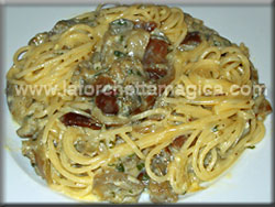 laforchettamagica.com - Spaghetti con melanzane e crema all'uovo